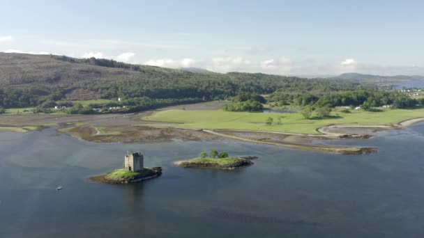 Uma Visão Aérea Alta Castle Stalker Loch Laich Uma Manhã — Vídeo de Stock