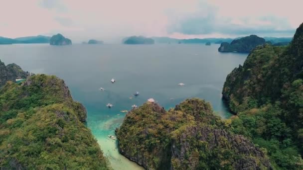 Катера Каяки Дрейфующие Лагуне Филиппинах — стоковое видео