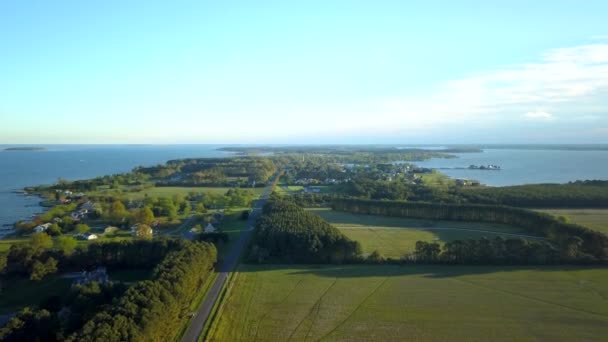 Golden Sunlight Baigne Terres Agricoles Île Sur Belle Matinée Été — Video