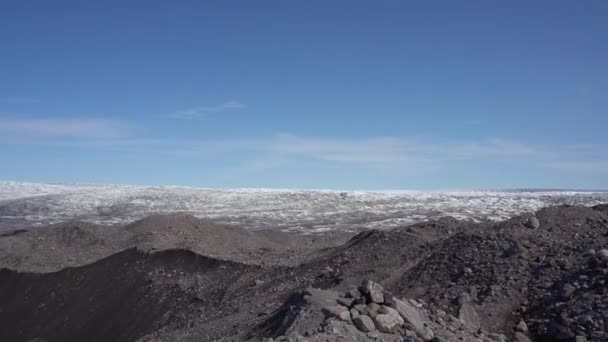 モレーンの上に手鍋とグリーンランドの氷冠 — ストック動画