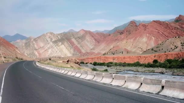 Przejeżdżając Jednymi Najpiękniejszych Dróg Kirgistanie Jedwabny Szlak Położony Kirgistanie Tadżykistanie — Wideo stockowe