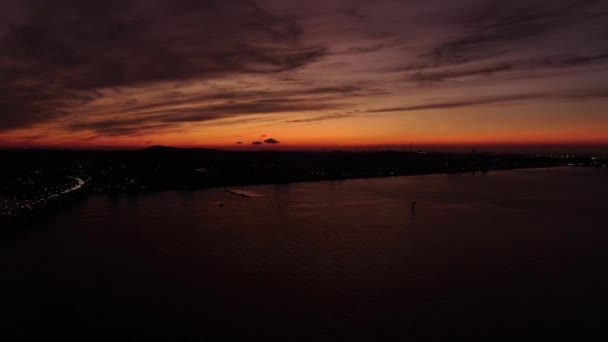 Eine Brücke Über Die Die Sonne Untergeht Und Ein Panoramablick — Stockvideo