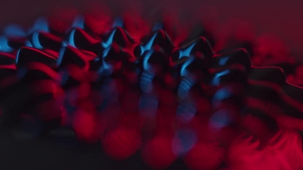Fluides Formant Des Pointes Dans Une Atmosphère Abstraite Sombre — Video