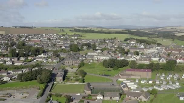 Una Vista Aerea Inverbervie Guardando Città Dal Mare Una Giornata — Video Stock