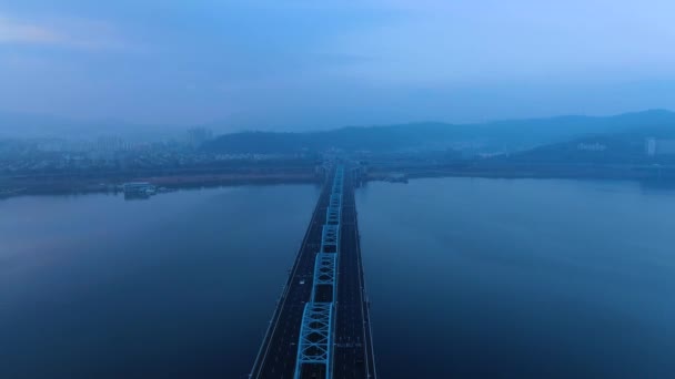 早上桥上的交通情况 — 图库视频影像