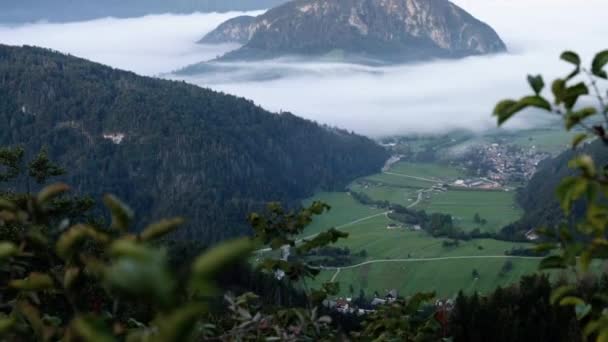 Uitkijkpunt Slovenië Kijkend Het Bohinj Meer Met Een Wolkenomkering Bergen — Stockvideo