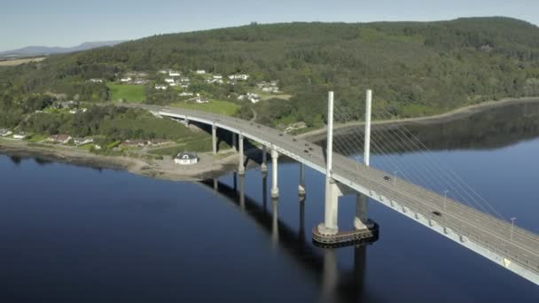 Eine Luftaufnahme Der Kessock Bridge Inverness Einem Sonnigen Sommermorgen Beim — Stockvideo