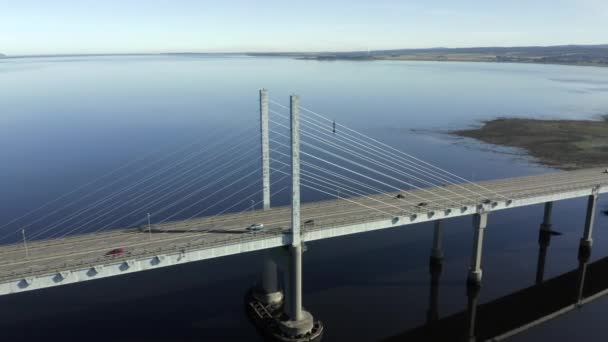 Eine Luftaufnahme Der Kessock Bridge Inverness Einem Sonnigen Sommermorgen Beim — Stockvideo