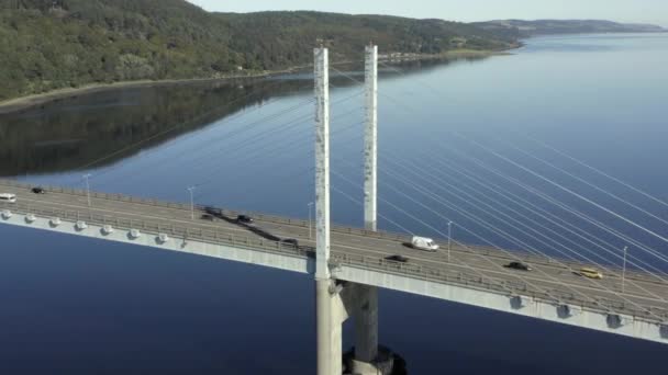 Eine Luftaufnahme Der Kessock Bridge Inverness Einem Sonnigen Sommermorgen Drehen — Stockvideo