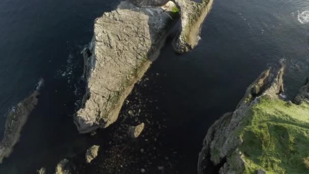 Авіаційний Вид Bow Fiddle Rock Портноккі Спокійний Літній Ранок Літаючи — стокове відео