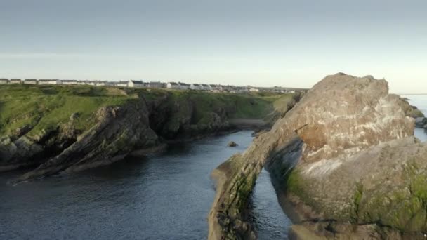 Uma Vista Aérea Bow Fiddle Rock Portknockie Uma Calma Manhã — Vídeo de Stock