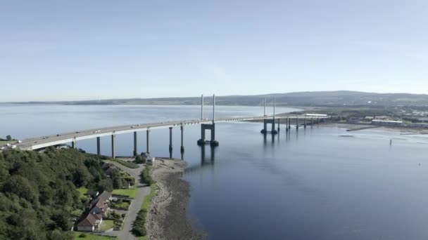 Eine Luftaufnahme Der Kessock Bridge Inverness Einem Sonnigen Sommermorgen Steigender — Stockvideo