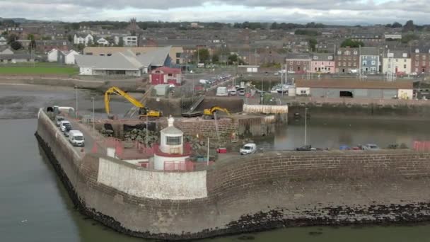 Een Luchtfoto Van Haven Van Arbroath Stad Een Bewolkte Dag — Stockvideo