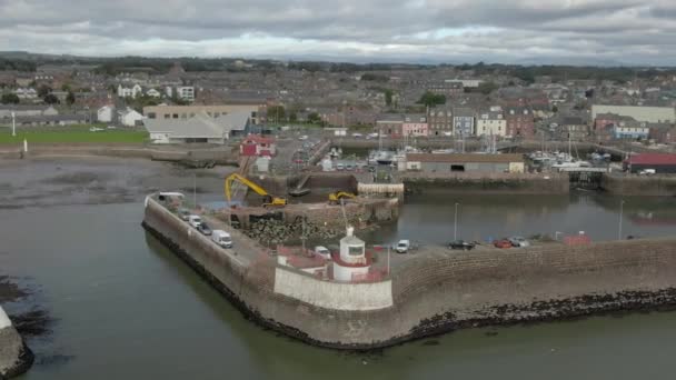 Widok Lotu Ptaka Port Arbroath Miasto Pochmurny Dzień Prawej Lewej — Wideo stockowe