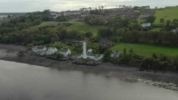 Een Luchtfoto Van Tayport West Lighthouse Een Bewolkte Dag Van — Stockvideo