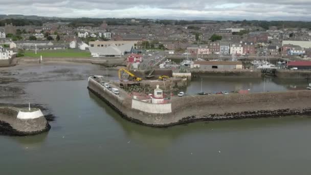 Widok Lotu Ptaka Port Arbroath Miasto Pochmurny Dzień Prawej Lewej — Wideo stockowe