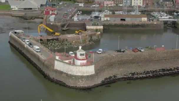 Widok Lotu Ptaka Port Arbroath Miasto Pochmurny Dzień Lewej Prawej — Wideo stockowe