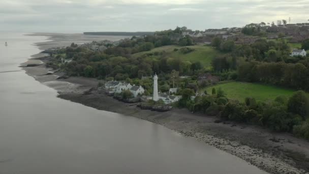 Een Luchtfoto Van Tayport West Lighthouse Een Bewolkte Dag Van — Stockvideo