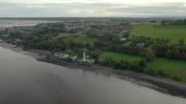 Een Luchtfoto Van Tayport West Lighthouse Een Bewolkte Dag Cirkel — Stockvideo