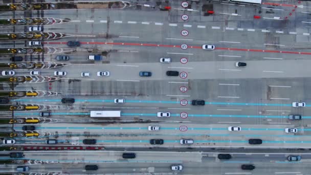 Utsikten Över Trafikerad Motorväg Från Himlen — Stockvideo