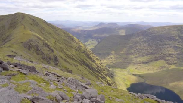 Panning Shot Wonderful Lake Top High Mountain Wonderful Day Ireland — Stock Video