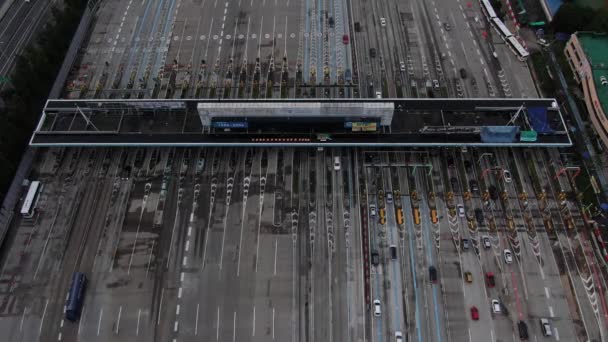 Utsikten Över Trafikerad Motorväg Från Himlen — Stockvideo