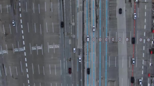 从天上看到一条繁忙的公路 — 图库视频影像