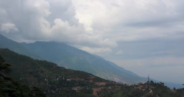 Timelapse Nuvens Sobre Montanha — Vídeo de Stock