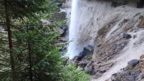 Прекрасний Водоспад Перікнік Словенії Основа Водоспаду Сповільнюється — стокове відео