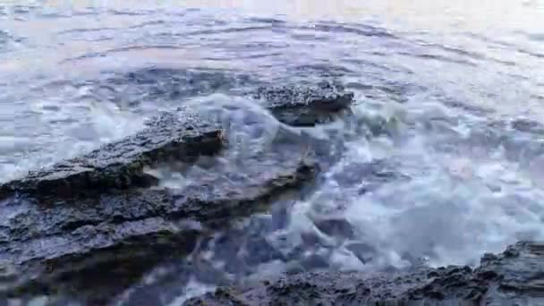 Onde Che Infrangono Rocce Vicino Centro Storico Budva Sulla Costa — Video Stock