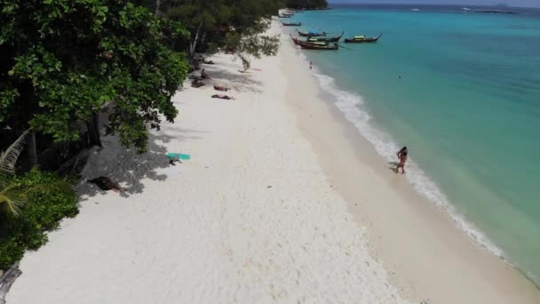 Νήσος Ταϊλάνδη Shot Δείχνει Ένα Αργό Τηγάνι Μια Λευκή Παραλία — Αρχείο Βίντεο