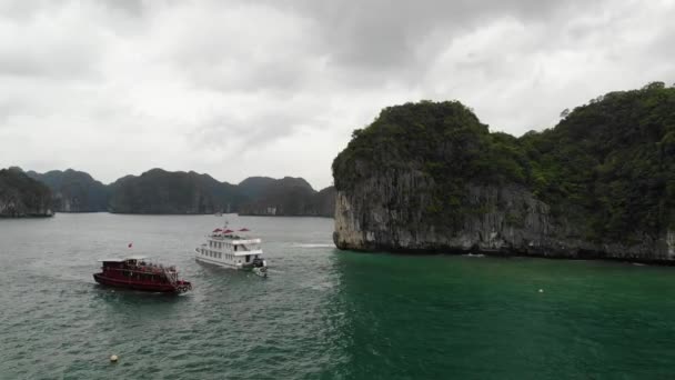 Trzy Łodzie Long Bay Wietnamie Wycieczka Statkiem Hanoi Prywatną Wyspę — Wideo stockowe