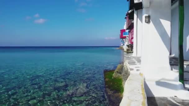 Schiebeblick Mit Flachem Wasser Und Kieselsteinen Unter Wasser Entlang Der — Stockvideo