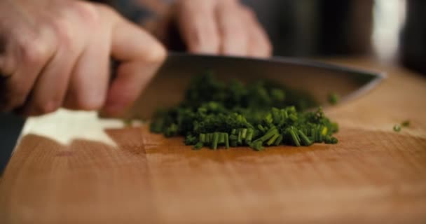 Male Hand Cutting Chives Cleans Knive Fingers — Stock Video