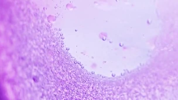 Macro Scatto Tante Piccole Bollicine Viola Scintillanti Acqua Con Uno — Video Stock