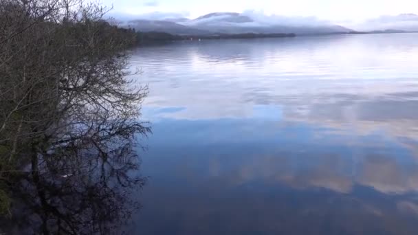 Utsikt Över Loch Lomond Och Bergen Lugn Dag Med Stilla — Stockvideo