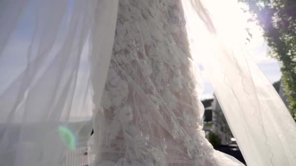 Bröllopsklänning Flyter Vinden Slow Motion — Stockvideo