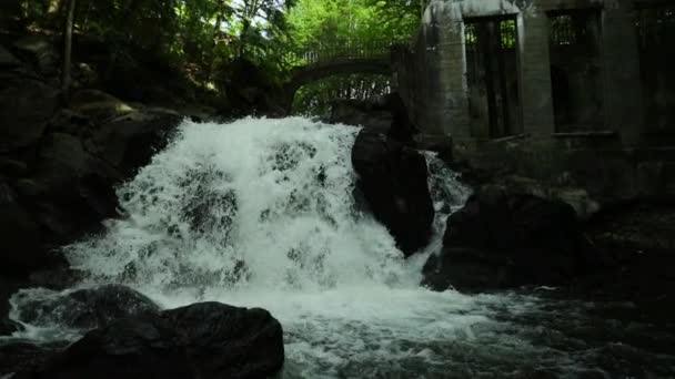 Old Abandoned Mill Middle Gorgeous River Ravine Surrounded Woods Middle — Stock Video