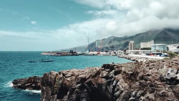 Kanadischer Industriehafen Einem Bewölkten Tag Madeira Statisches Zoom — Stockvideo