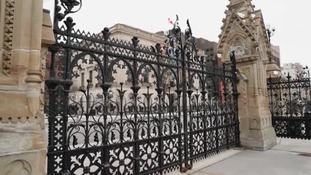 Πύλες Μπροστά Από Λόφο Του Κοινοβουλίου Στην Οττάβα Του Καναδά — Αρχείο Βίντεο