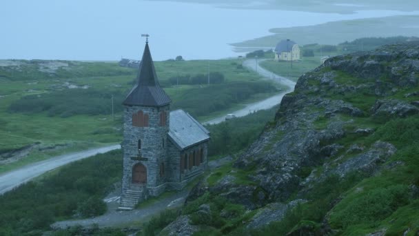 König Oscar Kapelle Grense Jakobselv Norwegen Tiefen Nebel Auto Fährt — Stockvideo