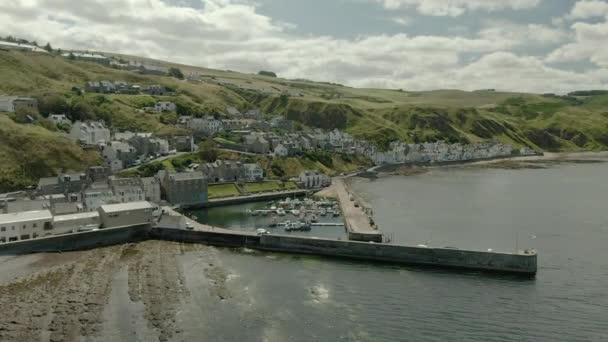 Widok Lotu Ptaka Gardenstown Wybrzeże Aberdeenshire Letni Dzień Krążąc Lewej — Wideo stockowe