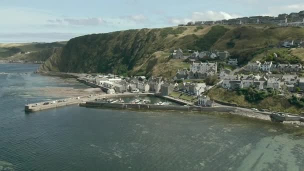 Widok Lotu Ptaka Gardenstown Wybrzeże Aberdeenshire Letni Dzień Latanie Nad — Wideo stockowe