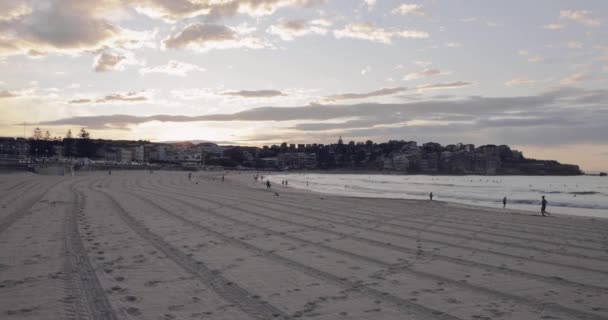 Široký Záběr Pláže Bondi Při Východu Slunce — Stock video