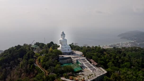 Vista Aerea Grande Statua Buddha Sulla Collina Phuket Ampio Cerchio — Video Stock