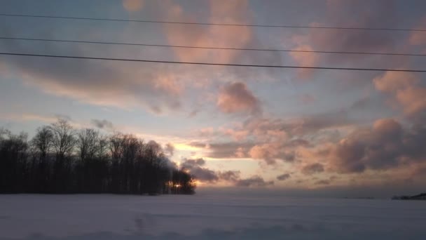 Bred Solnedgång Reser Skott Åkrar Vintern Med Stor Himmel Och — Stockvideo