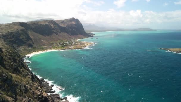 Deniz Fenerindeki Makapuu Körfezinin Yukarıdan Görünen Görüntüsü — Stok video
