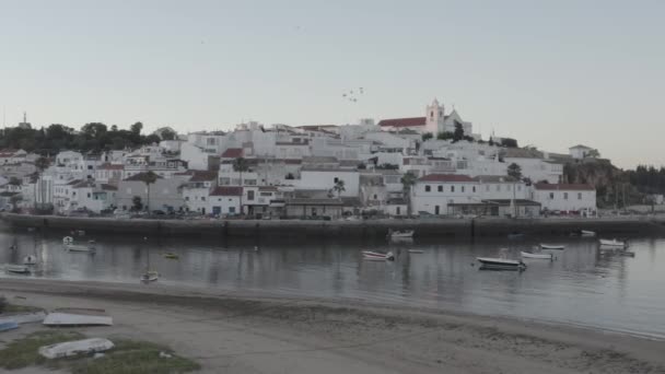 Luftfahrzeug Über Malerischem Weißen Dorffluss Portimo Algarve — Stockvideo