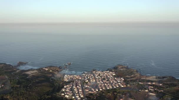 Χαλαρωτική Επισκόπηση Shot Κοιτάζοντας Zambujeira Mar Πορτογαλία — Αρχείο Βίντεο