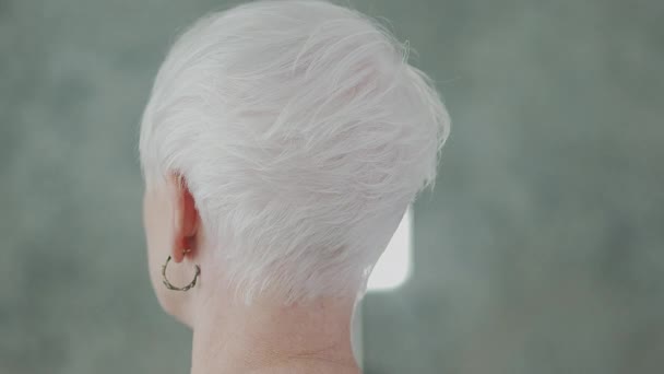 Cheveux Gris Est Belle Sur Les Femmes Magnifiques — Video